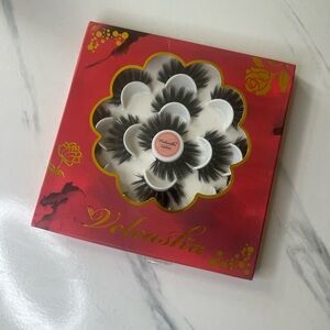 Velcursha 5-Pair Dramatic False Eyelash Set - Black 2 pack for$10